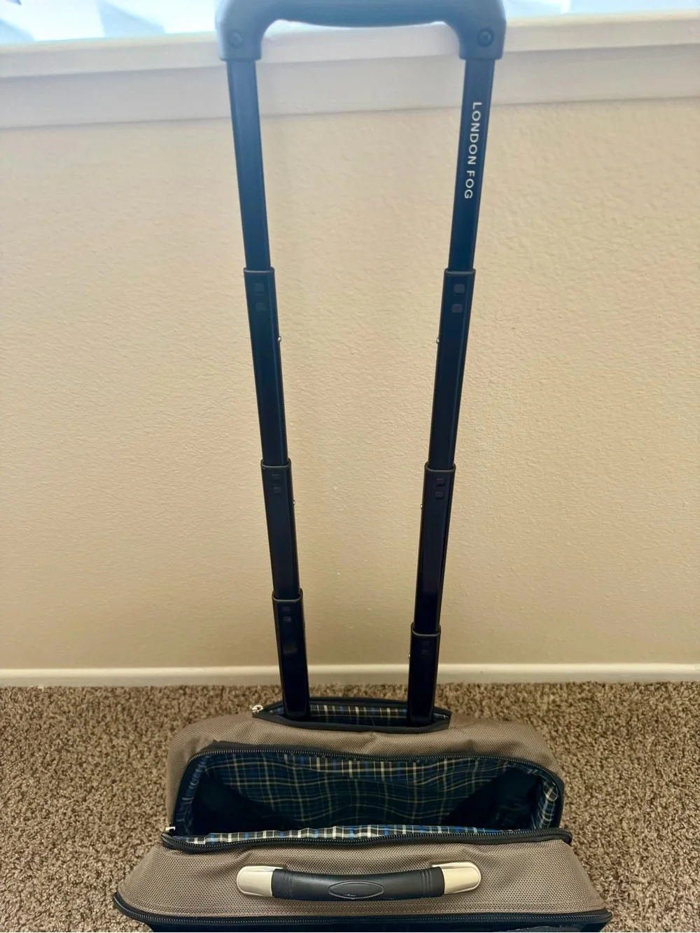 London Fog Rolling Laptop Bag